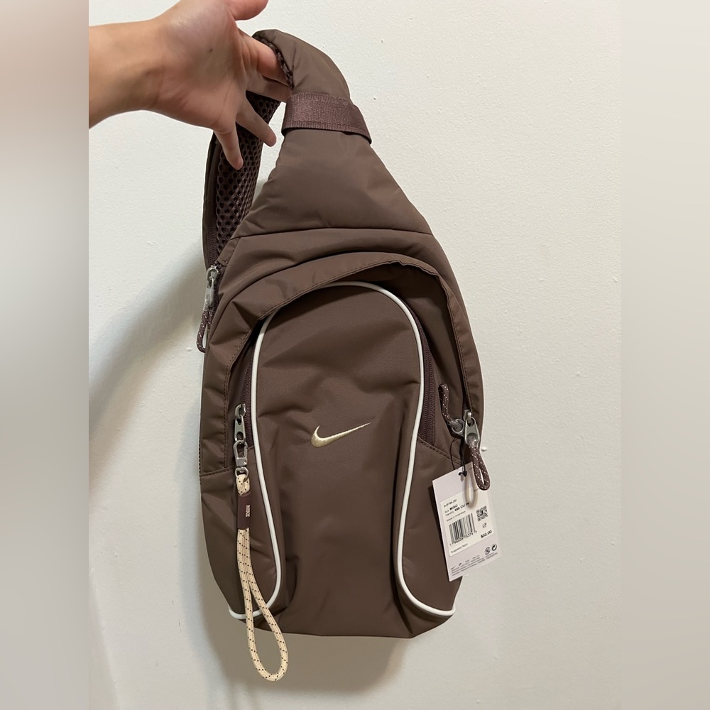 Nike Essentials Sling Bag